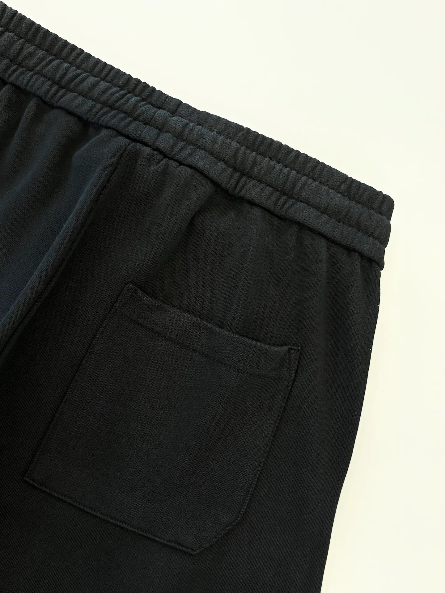 P270 [High Quality] Chrome Hearts Embroidered Horseshoe Rivets🪡+Watermark Letters‼ ️Autumn and winter straight sweatshirt trousers *Customized 420g terry cotton fabric, soft, skin-friendly and comfortable *Embroidery process: horseshoe print + rivet embroidery *A very simple and elegant classic continuation, both in terms of upper body comfort, it is unparalleled, interpreting your luxury and taste, creating your fashionable style and charm. Three complete standards. Same style for men and women. 𝐂𝐎𝐋𝐎𝐔𝐑: Black 𝐒𝐈𝐙𝐄: S-XL